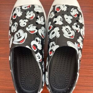Disney Native Mickey Mouse Shoes White/Black/Red Mens 7 Women 9 Excellent Condit